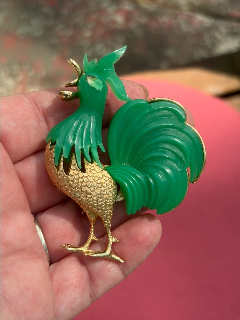 UNSIGNED Hattie Carnegie Rooster Brooch  GREEN LUCITE